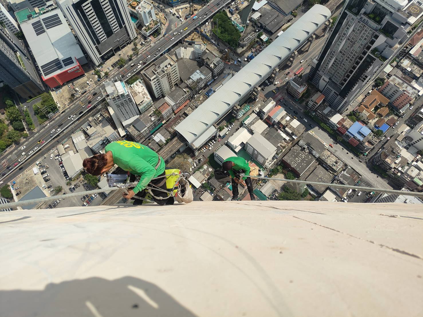 ผลงานความสำเร็จ Building Wrap ตึกใบหยก 2